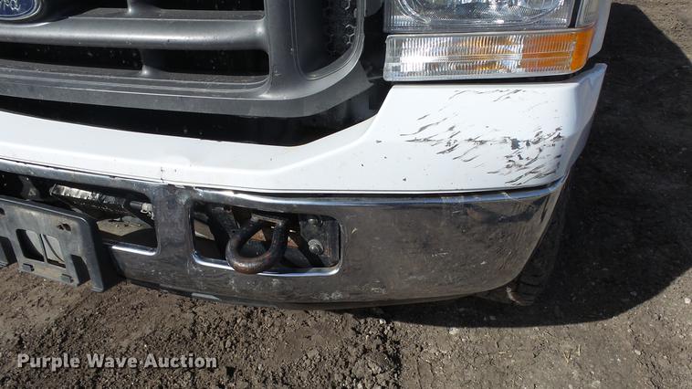 image for item DE7302 2002 Ford F250 Super Duty SuperCab utility bed pickup truck