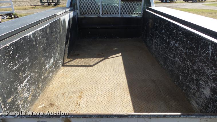 image for item DE7302 2002 Ford F250 Super Duty SuperCab utility bed pickup truck