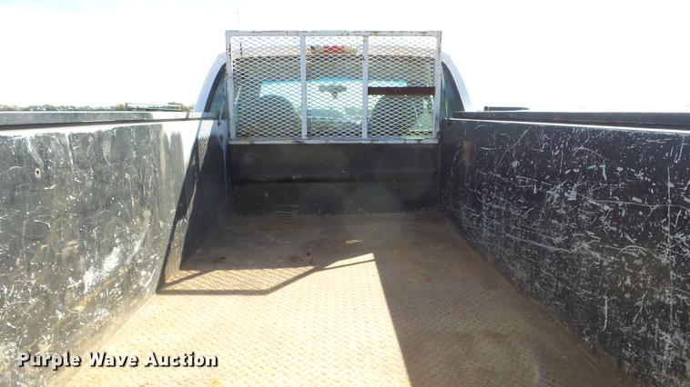 image for item DE7302 2002 Ford F250 Super Duty SuperCab utility bed pickup truck