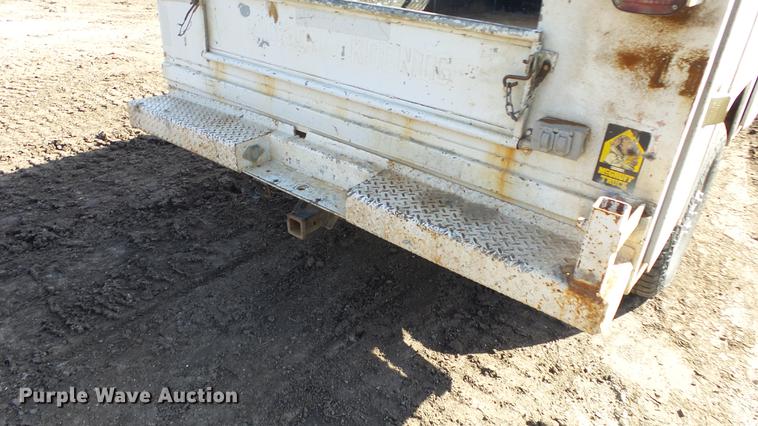 image for item DE7302 2002 Ford F250 Super Duty SuperCab utility bed pickup truck