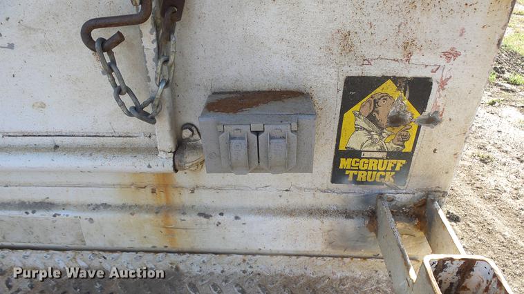 image for item DE7302 2002 Ford F250 Super Duty SuperCab utility bed pickup truck