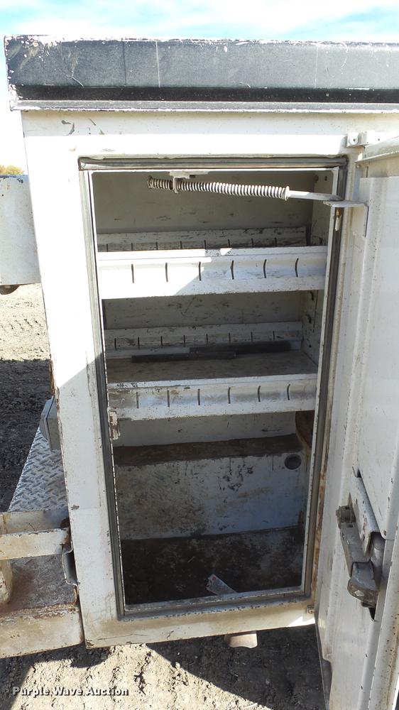 image for item DE7302 2002 Ford F250 Super Duty SuperCab utility bed pickup truck