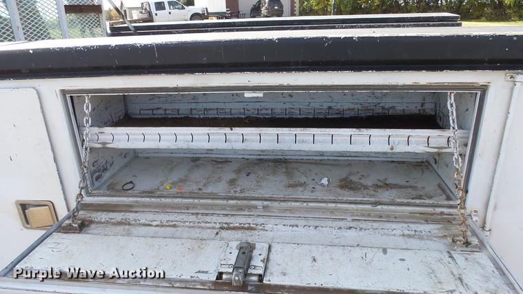 image for item DE7302 2002 Ford F250 Super Duty SuperCab utility bed pickup truck