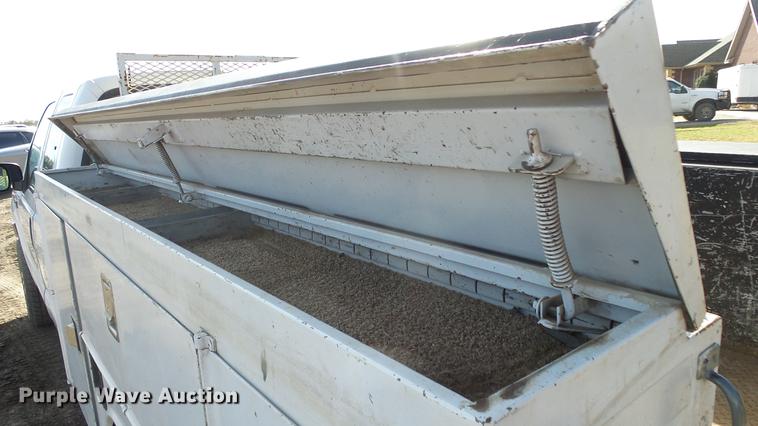 image for item DE7302 2002 Ford F250 Super Duty SuperCab utility bed pickup truck