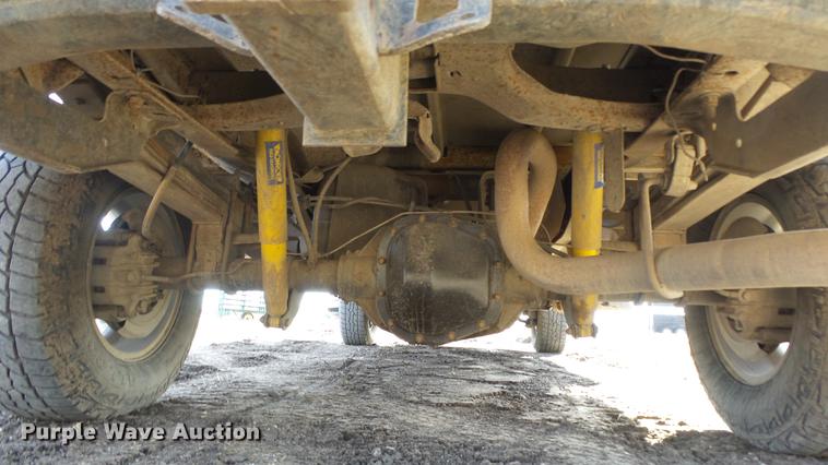 image for item DE7302 2002 Ford F250 Super Duty SuperCab utility bed pickup truck