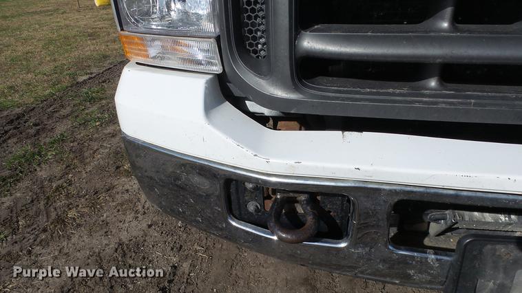 image for item DE7302 2002 Ford F250 Super Duty SuperCab utility bed pickup truck