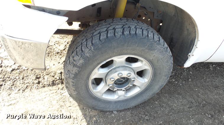 image for item DE7302 2002 Ford F250 Super Duty SuperCab utility bed pickup truck