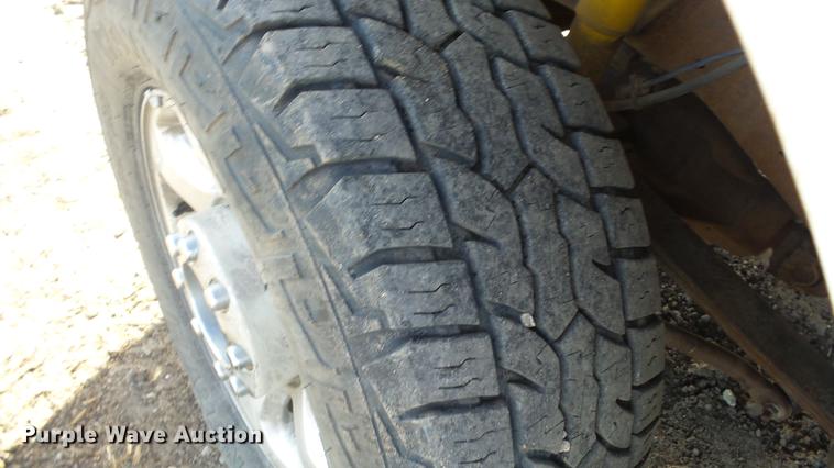 image for item DE7302 2002 Ford F250 Super Duty SuperCab utility bed pickup truck