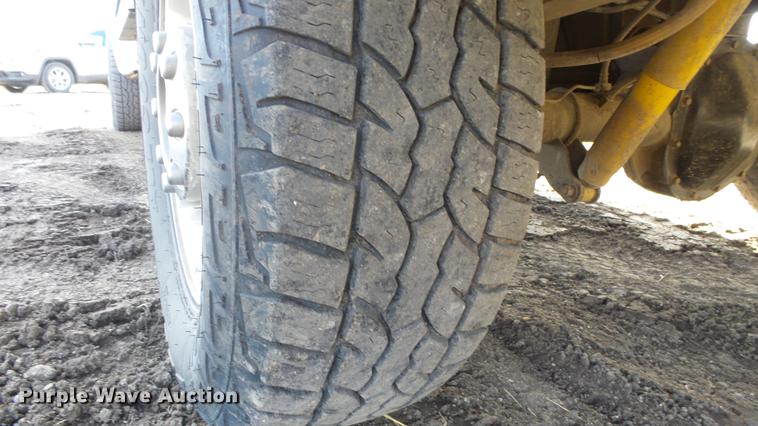 image for item DE7302 2002 Ford F250 Super Duty SuperCab utility bed pickup truck