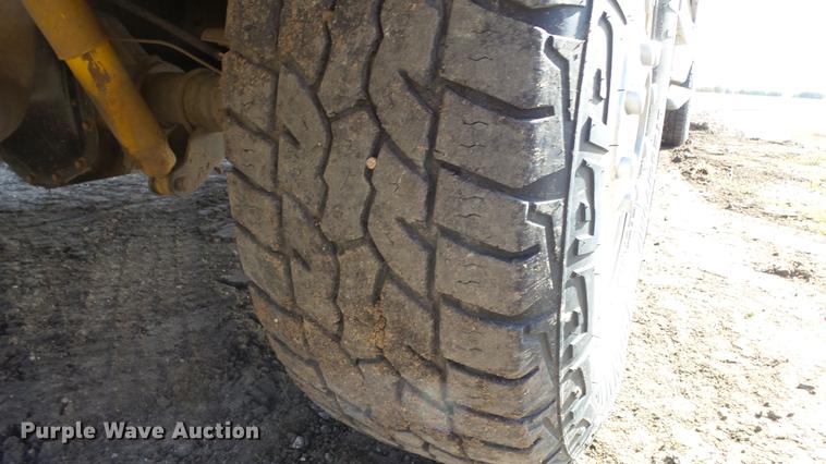 image for item DE7302 2002 Ford F250 Super Duty SuperCab utility bed pickup truck