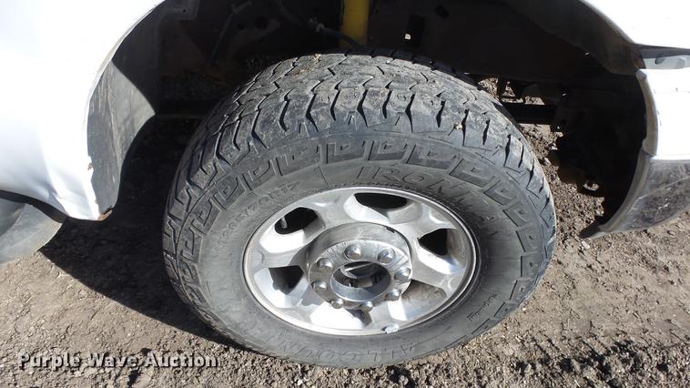 image for item DE7302 2002 Ford F250 Super Duty SuperCab utility bed pickup truck