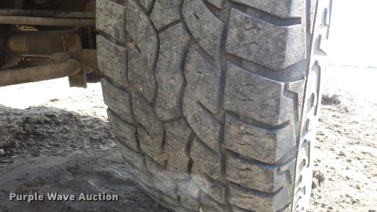 image for item DE7302 2002 Ford F250 Super Duty SuperCab utility bed pickup truck