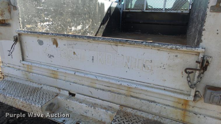 image for item DE7302 2002 Ford F250 Super Duty SuperCab utility bed pickup truck