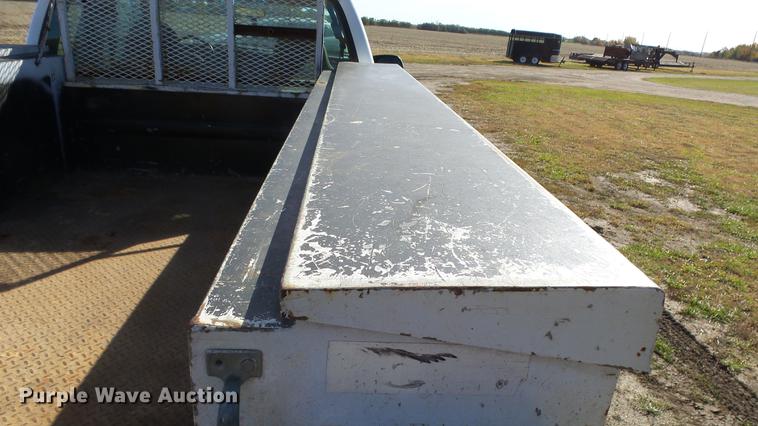 image for item DE7302 2002 Ford F250 Super Duty SuperCab utility bed pickup truck