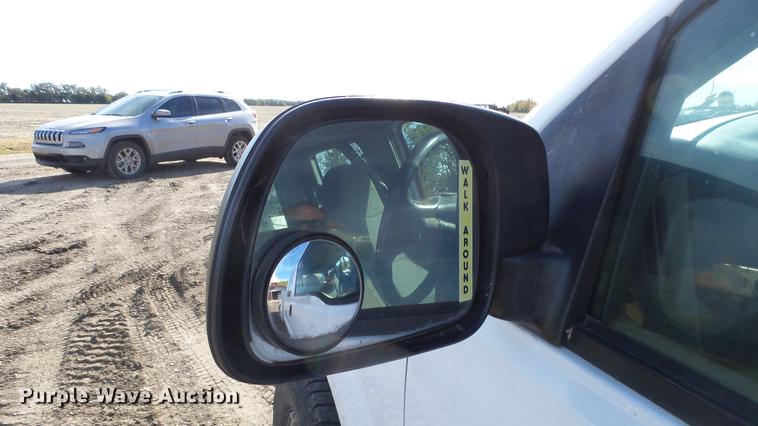 image for item DE7302 2002 Ford F250 Super Duty SuperCab utility bed pickup truck