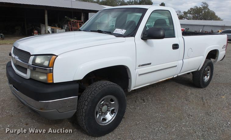 image for item DE7324 2003 Chevrolet Silverado 2500 pickup truck