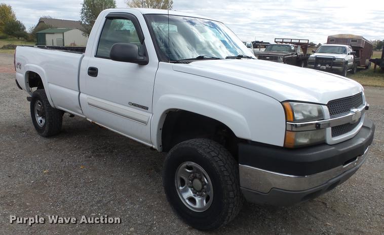 image for item DE7324 2003 Chevrolet Silverado 2500 pickup truck