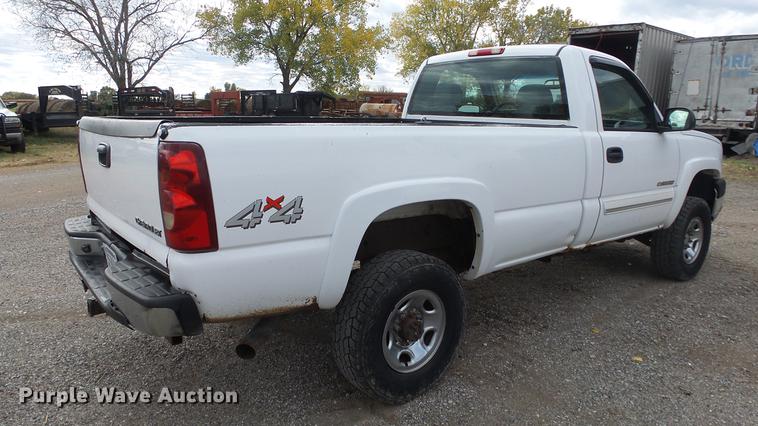 image for item DE7324 2003 Chevrolet Silverado 2500 pickup truck