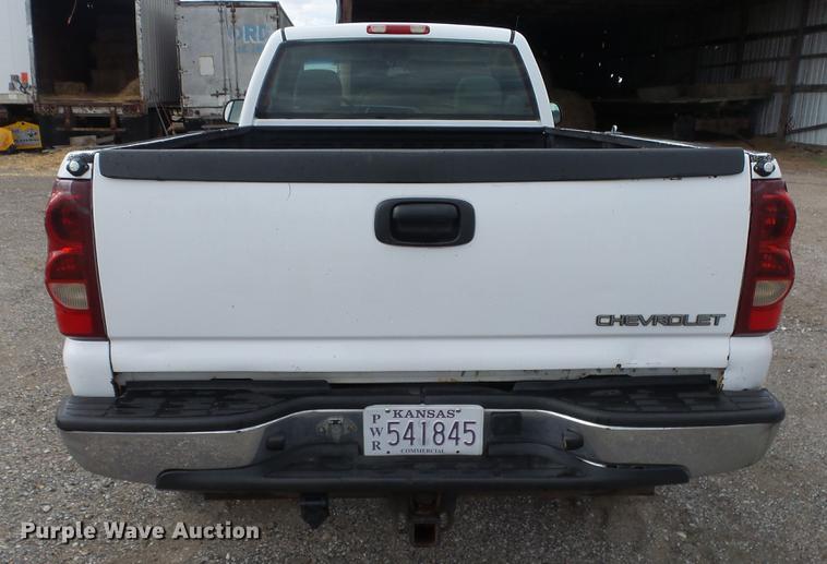 image for item DE7324 2003 Chevrolet Silverado 2500 pickup truck