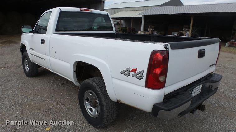 image for item DE7324 2003 Chevrolet Silverado 2500 pickup truck
