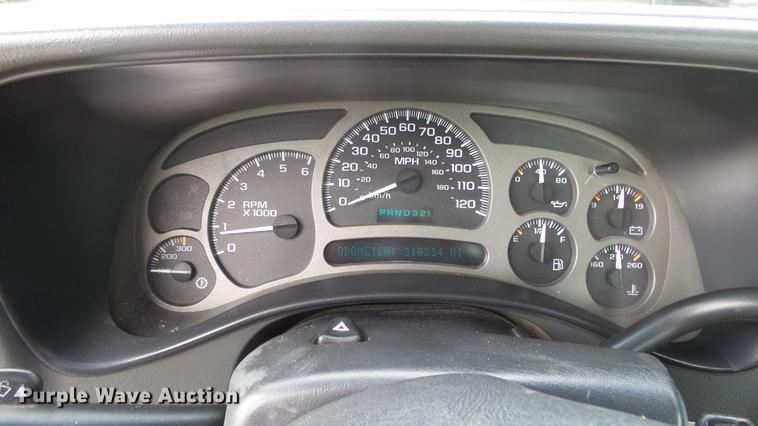 image for item DE7324 2003 Chevrolet Silverado 2500 pickup truck