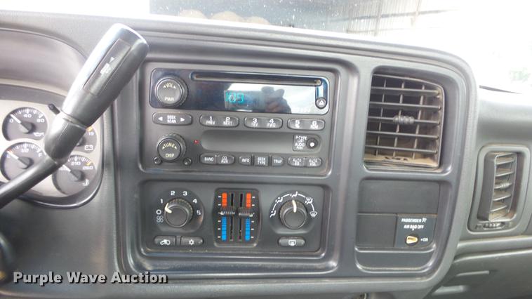 image for item DE7324 2003 Chevrolet Silverado 2500 pickup truck