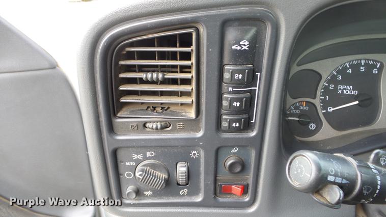 image for item DE7324 2003 Chevrolet Silverado 2500 pickup truck