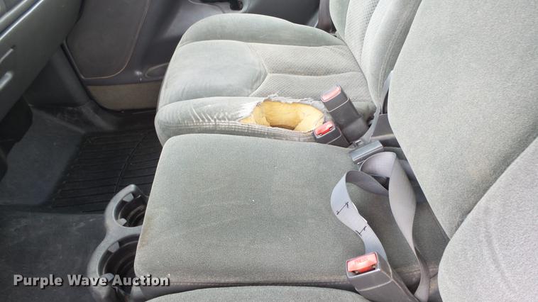 image for item DE7324 2003 Chevrolet Silverado 2500 pickup truck