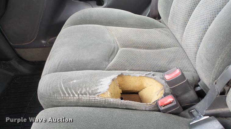 image for item DE7324 2003 Chevrolet Silverado 2500 pickup truck