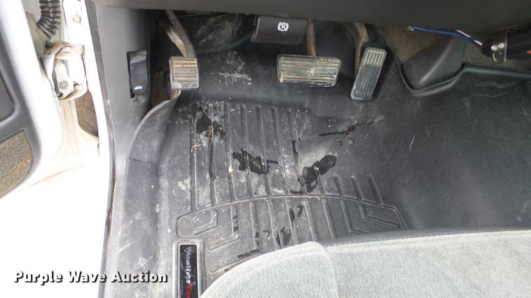 image for item DE7324 2003 Chevrolet Silverado 2500 pickup truck