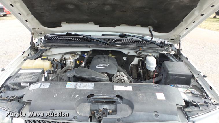 image for item DE7324 2003 Chevrolet Silverado 2500 pickup truck