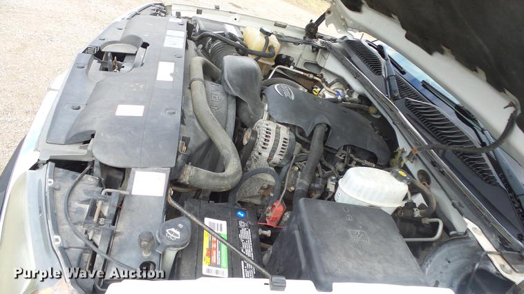 image for item DE7324 2003 Chevrolet Silverado 2500 pickup truck