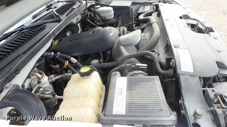 image for item DE7324 2003 Chevrolet Silverado 2500 pickup truck