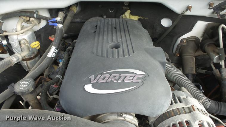 image for item DE7324 2003 Chevrolet Silverado 2500 pickup truck