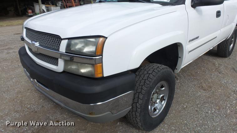 image for item DE7324 2003 Chevrolet Silverado 2500 pickup truck