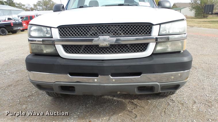image for item DE7324 2003 Chevrolet Silverado 2500 pickup truck