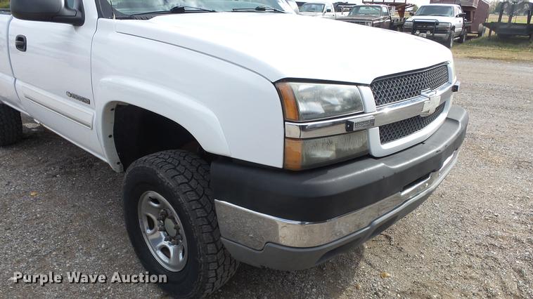 image for item DE7324 2003 Chevrolet Silverado 2500 pickup truck