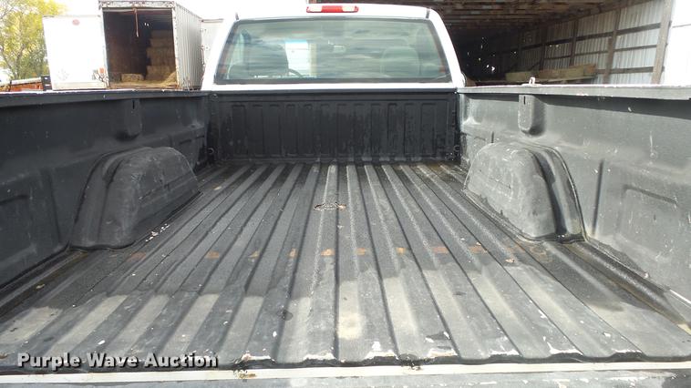 image for item DE7324 2003 Chevrolet Silverado 2500 pickup truck