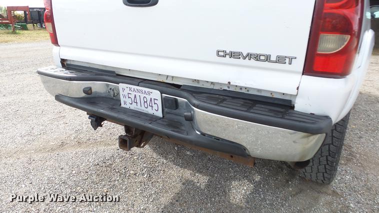 image for item DE7324 2003 Chevrolet Silverado 2500 pickup truck