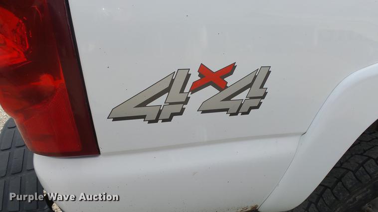 image for item DE7324 2003 Chevrolet Silverado 2500 pickup truck