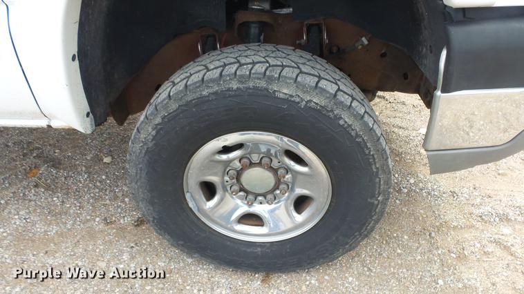 image for item DE7324 2003 Chevrolet Silverado 2500 pickup truck