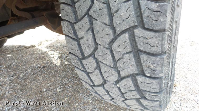 image for item DE7324 2003 Chevrolet Silverado 2500 pickup truck