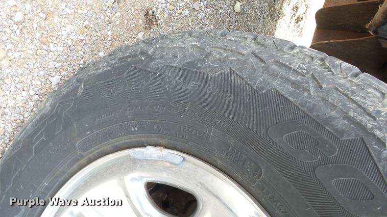 image for item DE7324 2003 Chevrolet Silverado 2500 pickup truck