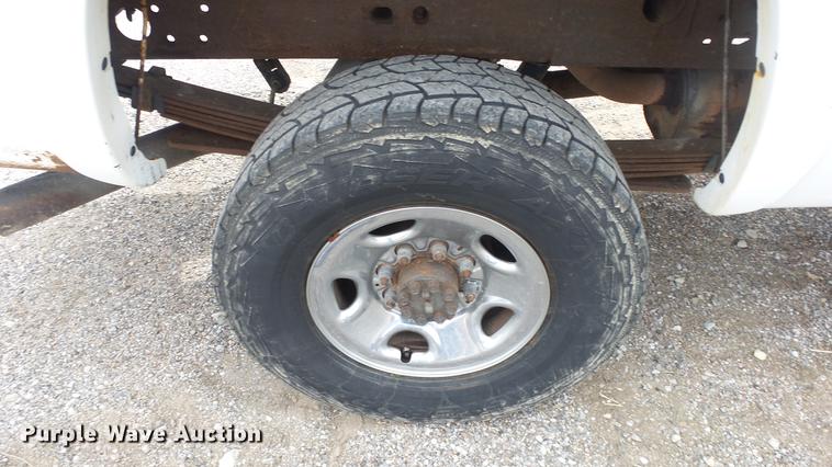 image for item DE7324 2003 Chevrolet Silverado 2500 pickup truck