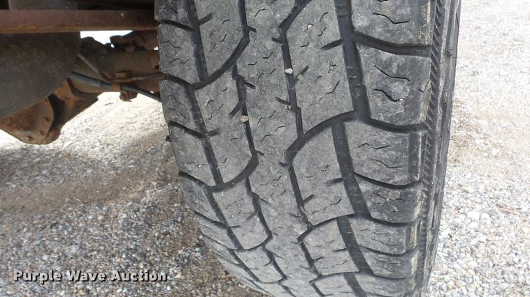 image for item DE7324 2003 Chevrolet Silverado 2500 pickup truck