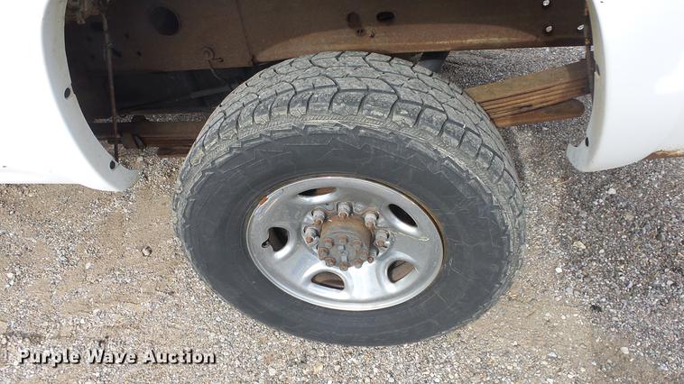 image for item DE7324 2003 Chevrolet Silverado 2500 pickup truck