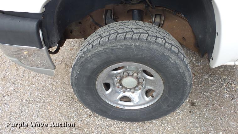 image for item DE7324 2003 Chevrolet Silverado 2500 pickup truck