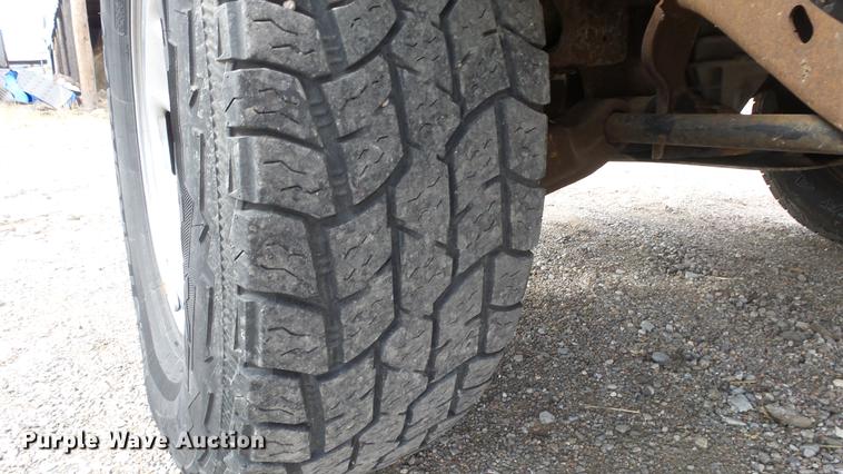 image for item DE7324 2003 Chevrolet Silverado 2500 pickup truck