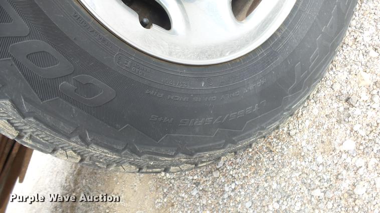 image for item DE7324 2003 Chevrolet Silverado 2500 pickup truck