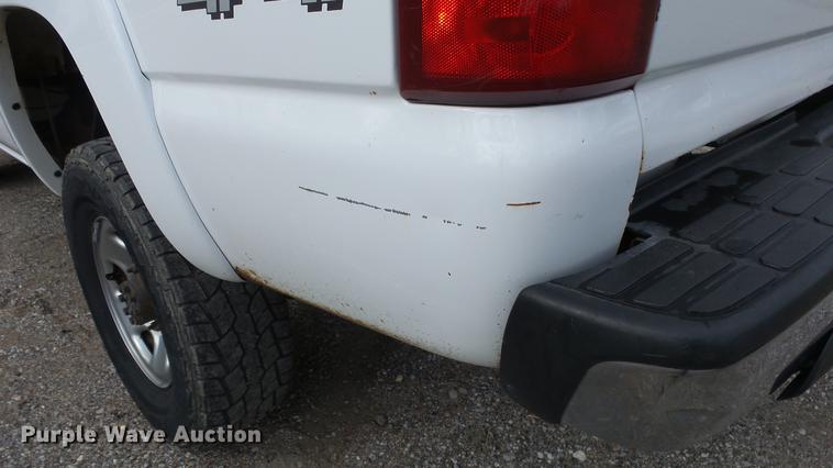 image for item DE7324 2003 Chevrolet Silverado 2500 pickup truck